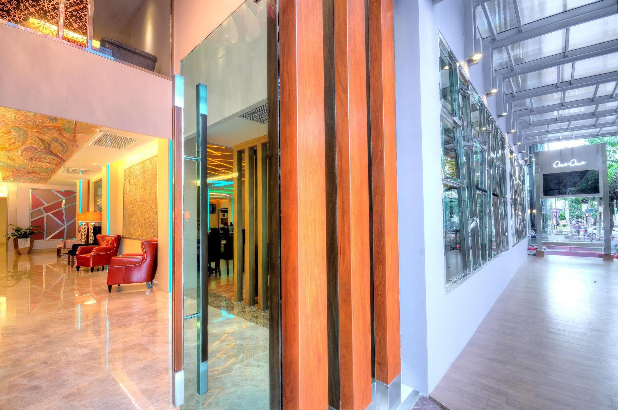 One One Bangkok Hotel Exterior foto